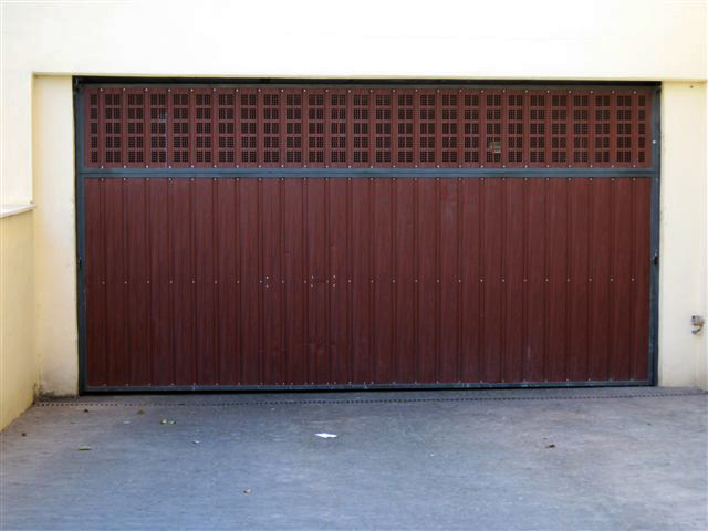 Puerta de garaje metálica